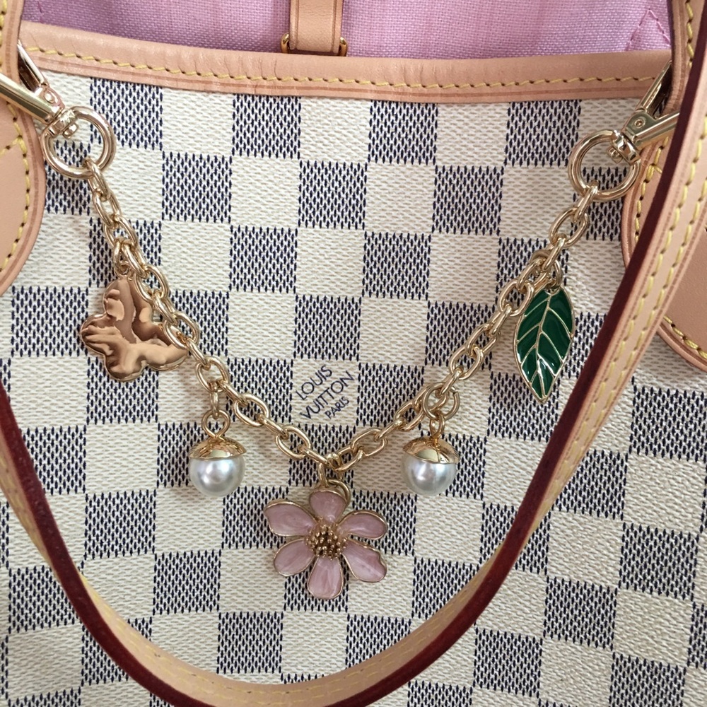 Metal floral bag charm strap